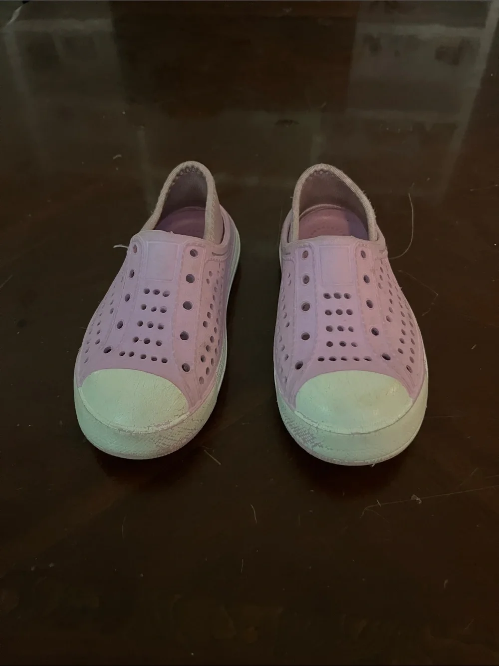 Kids Lightweight Slip-On Sneakers in Light Purple
